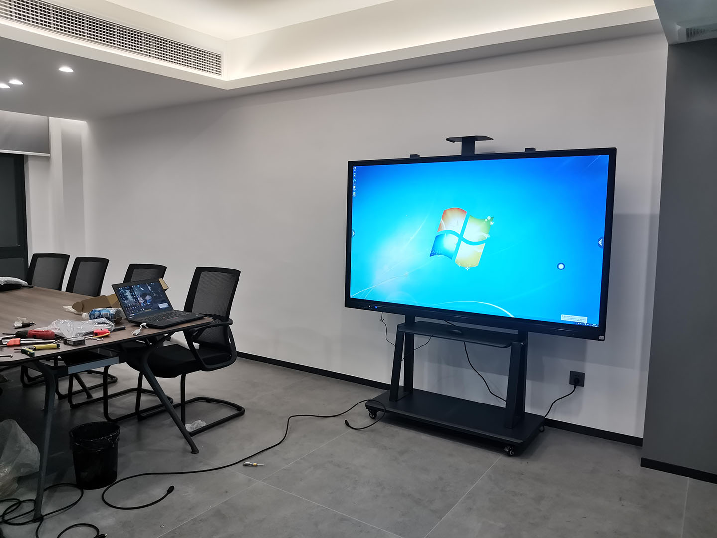 广东东莞某公司75寸会议一体机项目